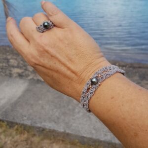 Ensemble bracelet-bague et perles noires de Tahiti