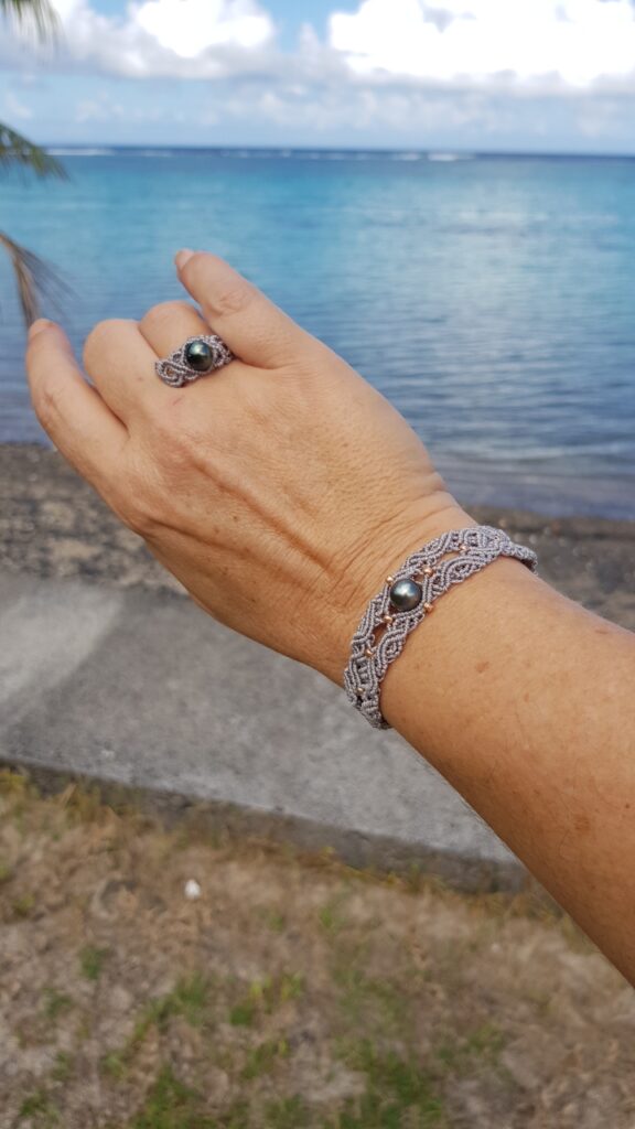 Bracelet et bague avec perles noires de Tahiti