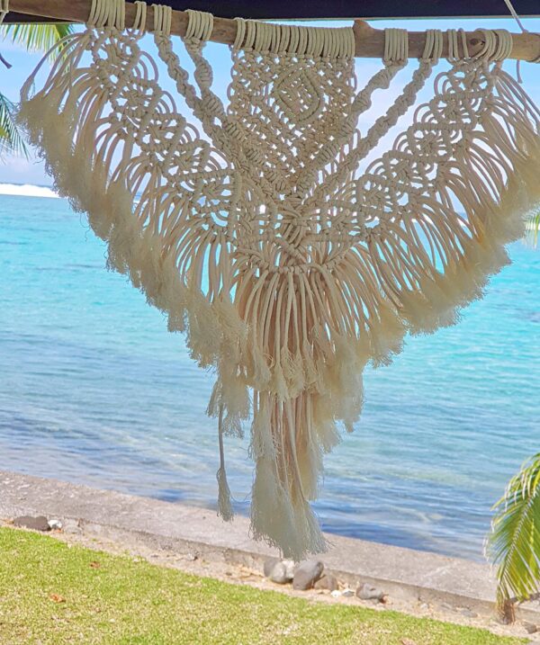 Macramé beige clair sur bois flotté – Image 3