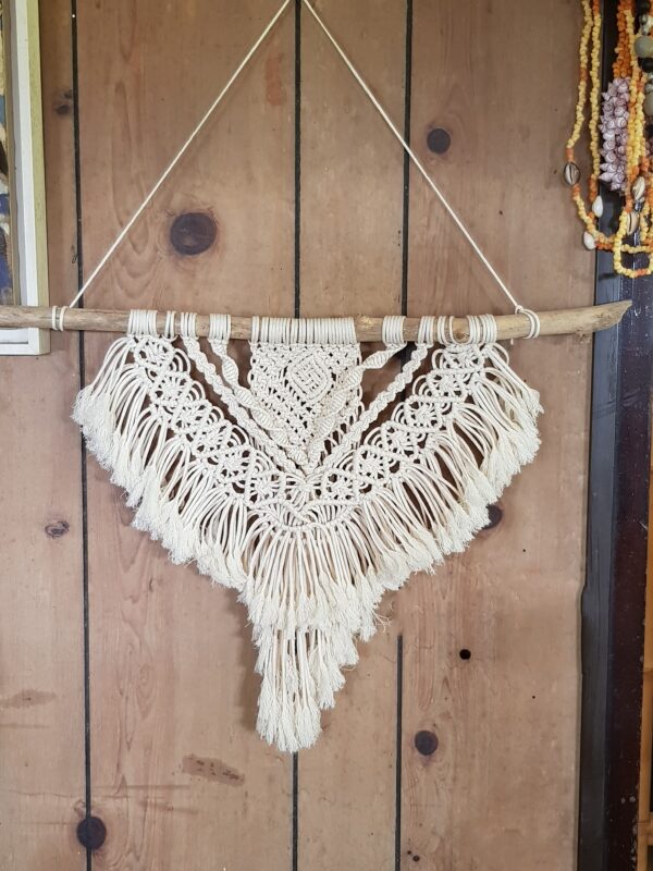 Macramé beige clair sur bois flotté – Image 4