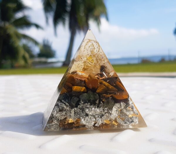 orgonite pyramidale Shakyamuni